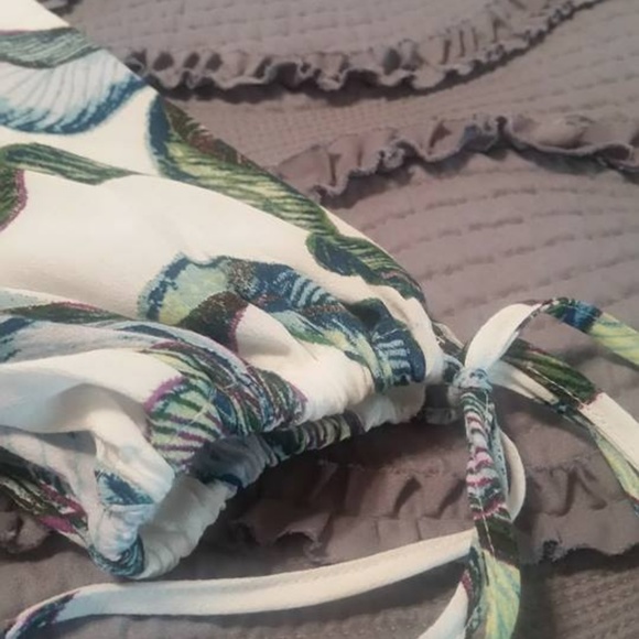 NWOT Forever 21 Leaf Print Off the Shoulder Top - Picture 3 of 4